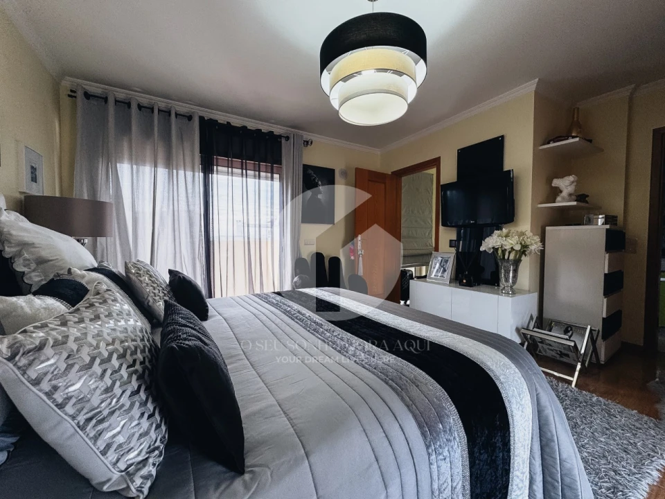 Moradia T4 para Venda em Quelfes Foto 29