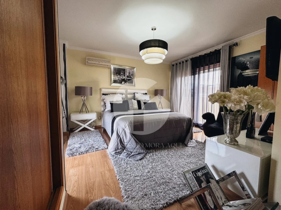 Moradia T4 para Venda em Quelfes Foto 30