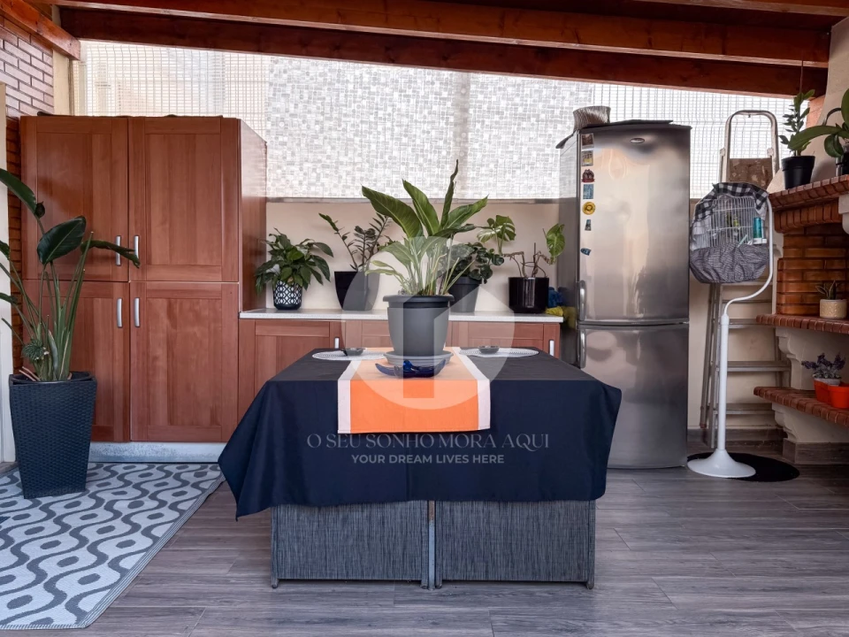 Moradia T4 para Venda em Quelfes Foto 35