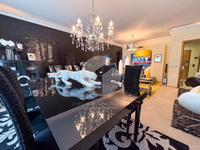 Moradia T4 para Venda em Quelfes Foto 3