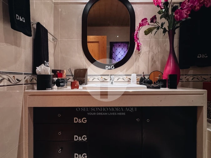 Moradia T4 para Venda em Quelfes Foto 21