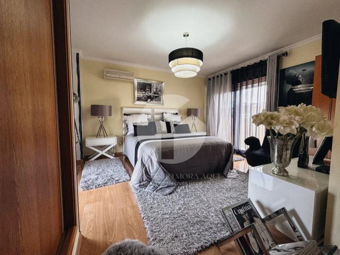 Moradia T4 para Venda em Quelfes Foto 30