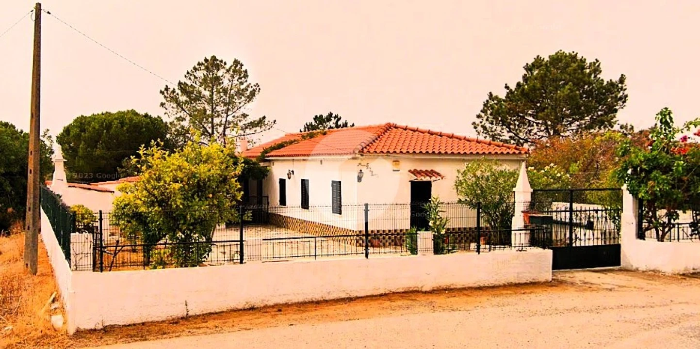 Moradia T2 para Venda em Quelfes Foto 1