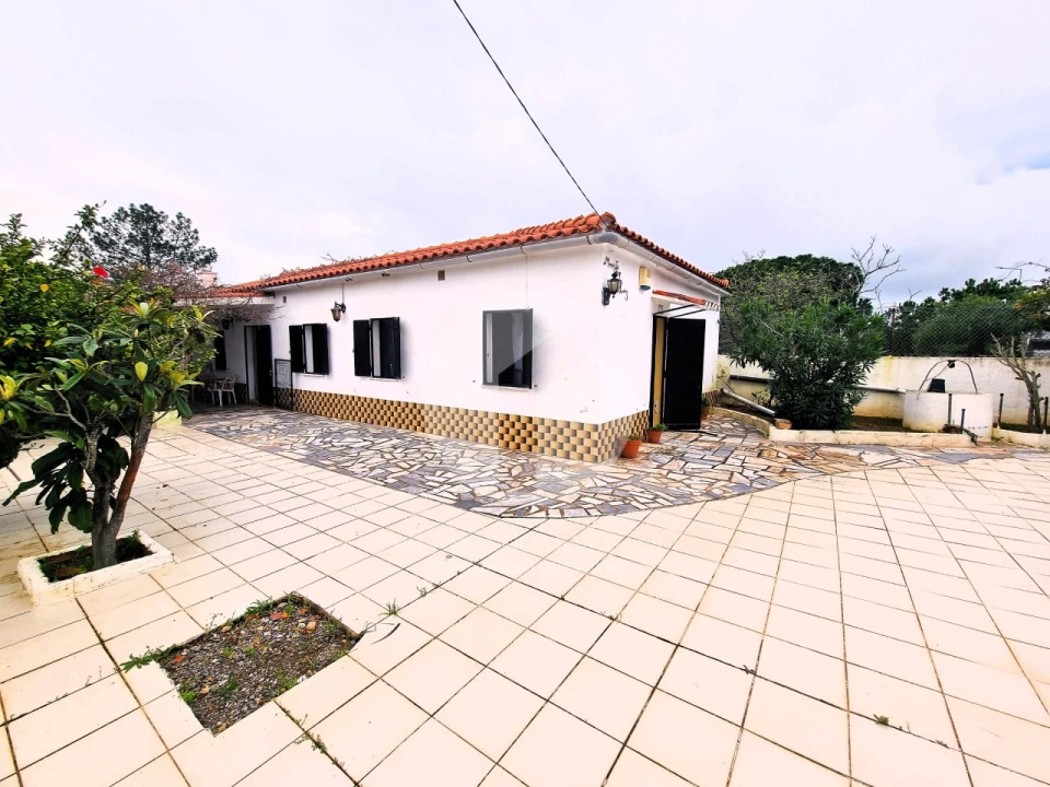 Moradia T2 para Venda em Quelfes Foto 3