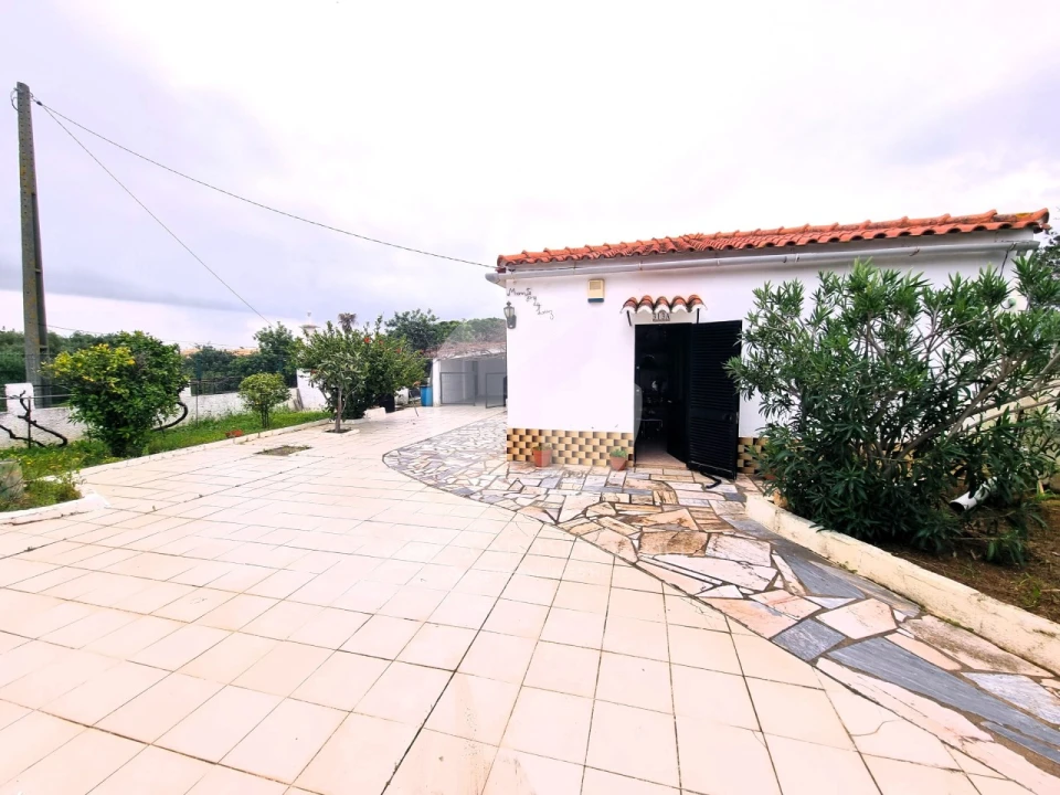 Moradia T2 para Venda em Quelfes Foto 5