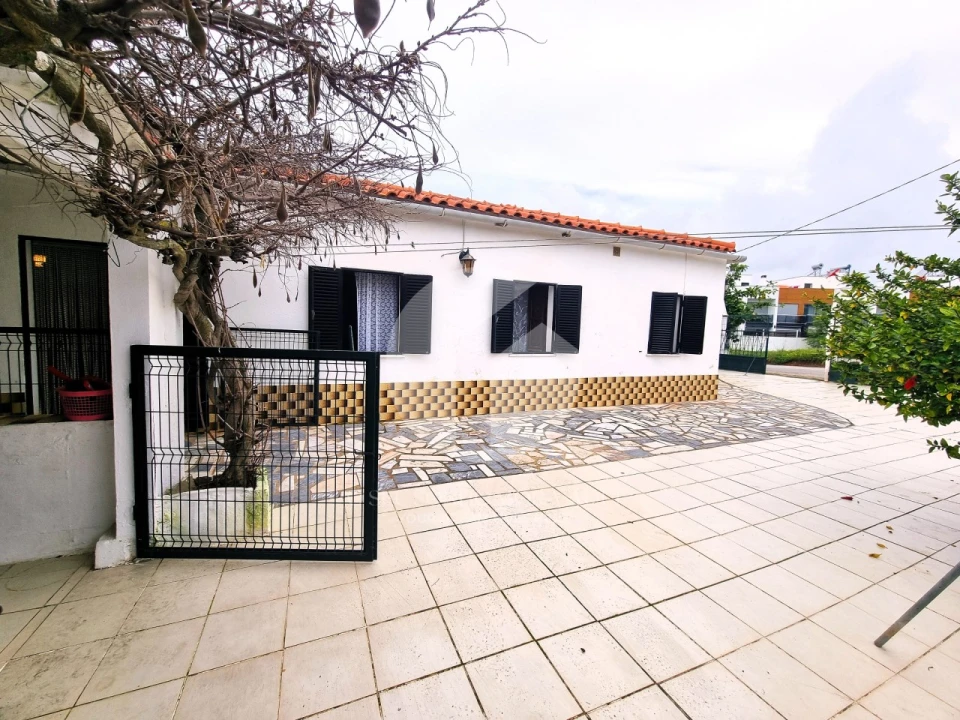 Moradia T2 para Venda em Quelfes Foto 6