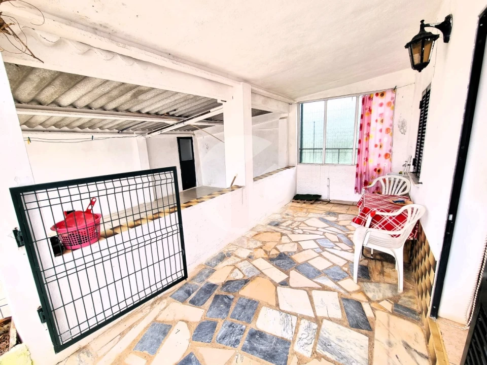 Moradia T2 para Venda em Quelfes Foto 9