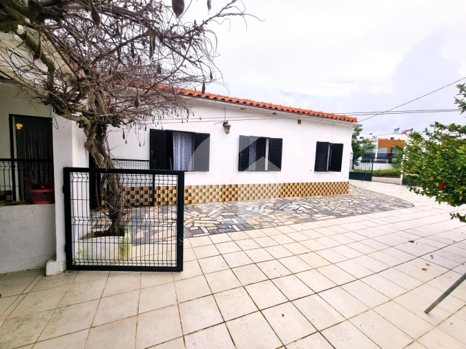 Moradia T2 para Venda em Quelfes Foto 6