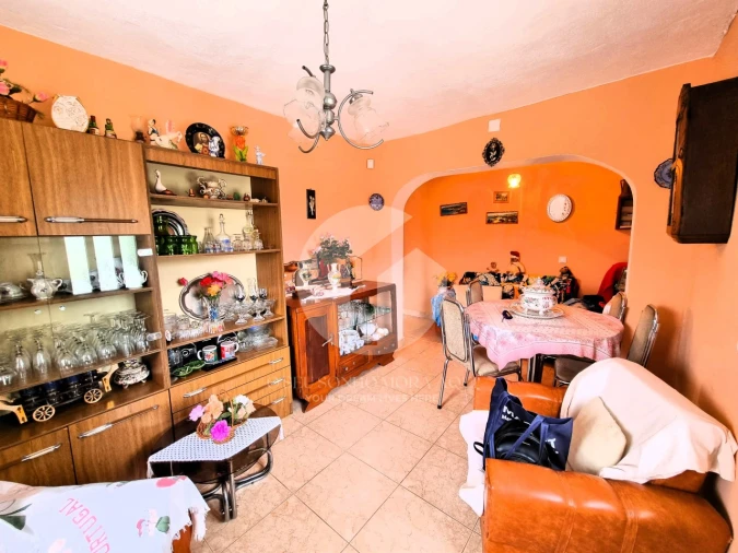 Moradia T2 para Venda em Quelfes Foto 10