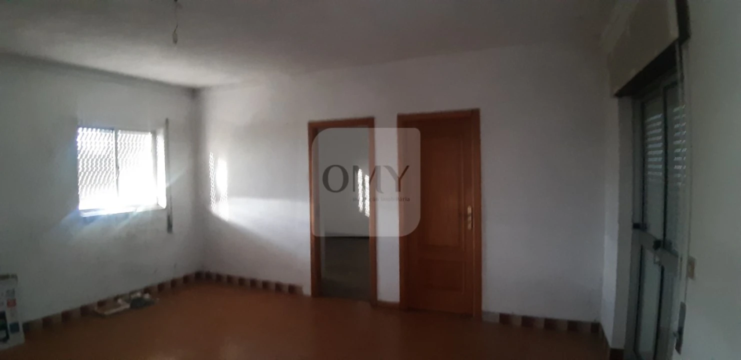 Moradia T3 para Venda em Abaças Foto 11