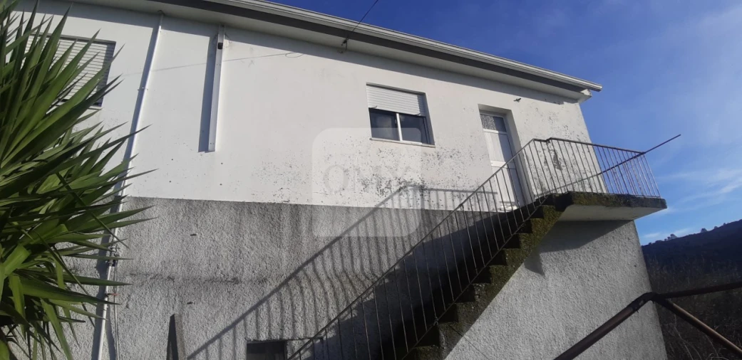 Moradia T3 para Venda em Abaças Foto 3