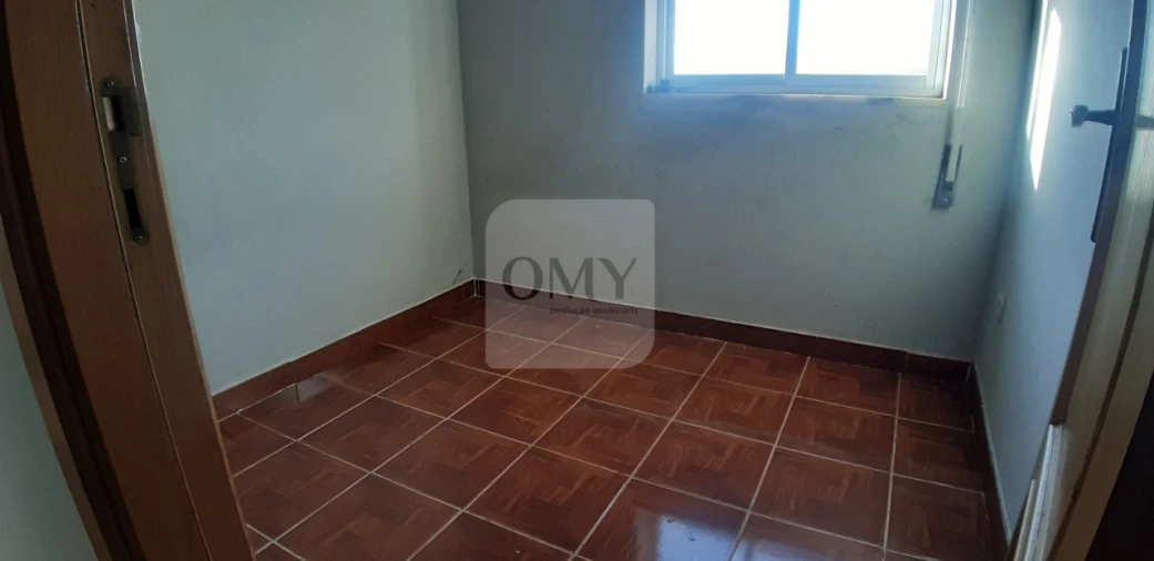 Moradia T3 para Venda em Abaças Foto 9