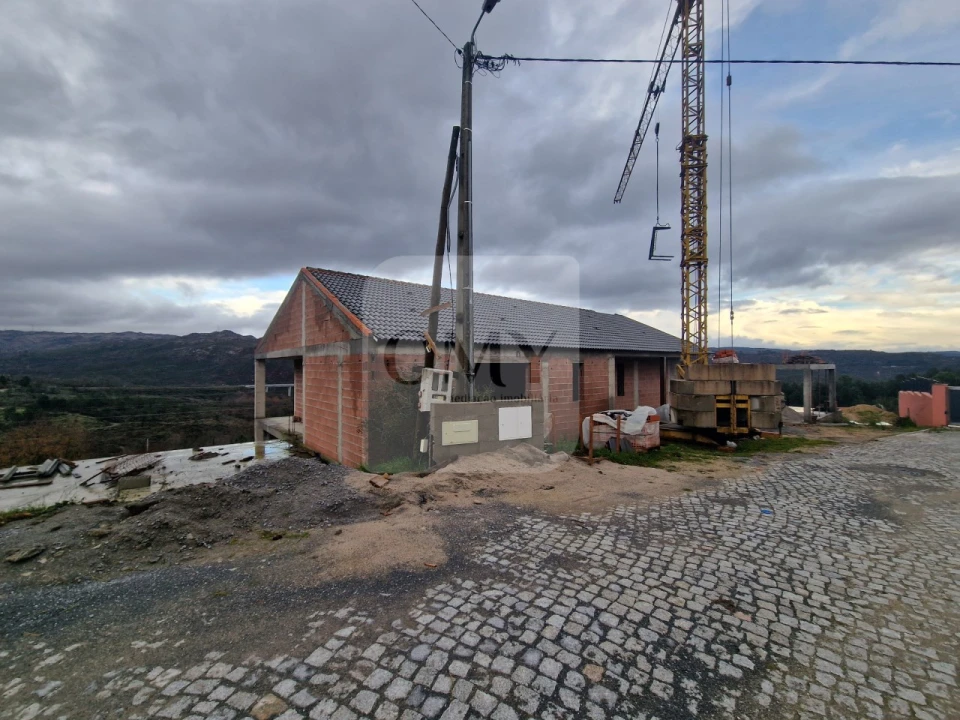 Moradia T3 para Venda em Adoufe e Vilarinho de Samardã Foto 4