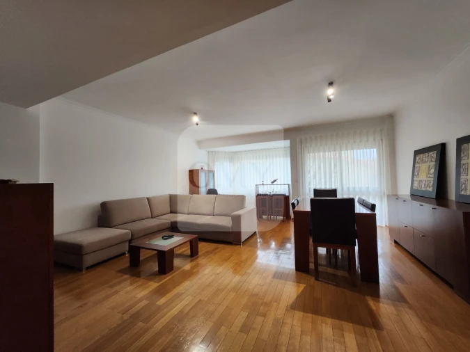 Apartamento T3 para Arrendamento em Nossa Senhora da Conceição, São Pedro e São Dinis Foto 1