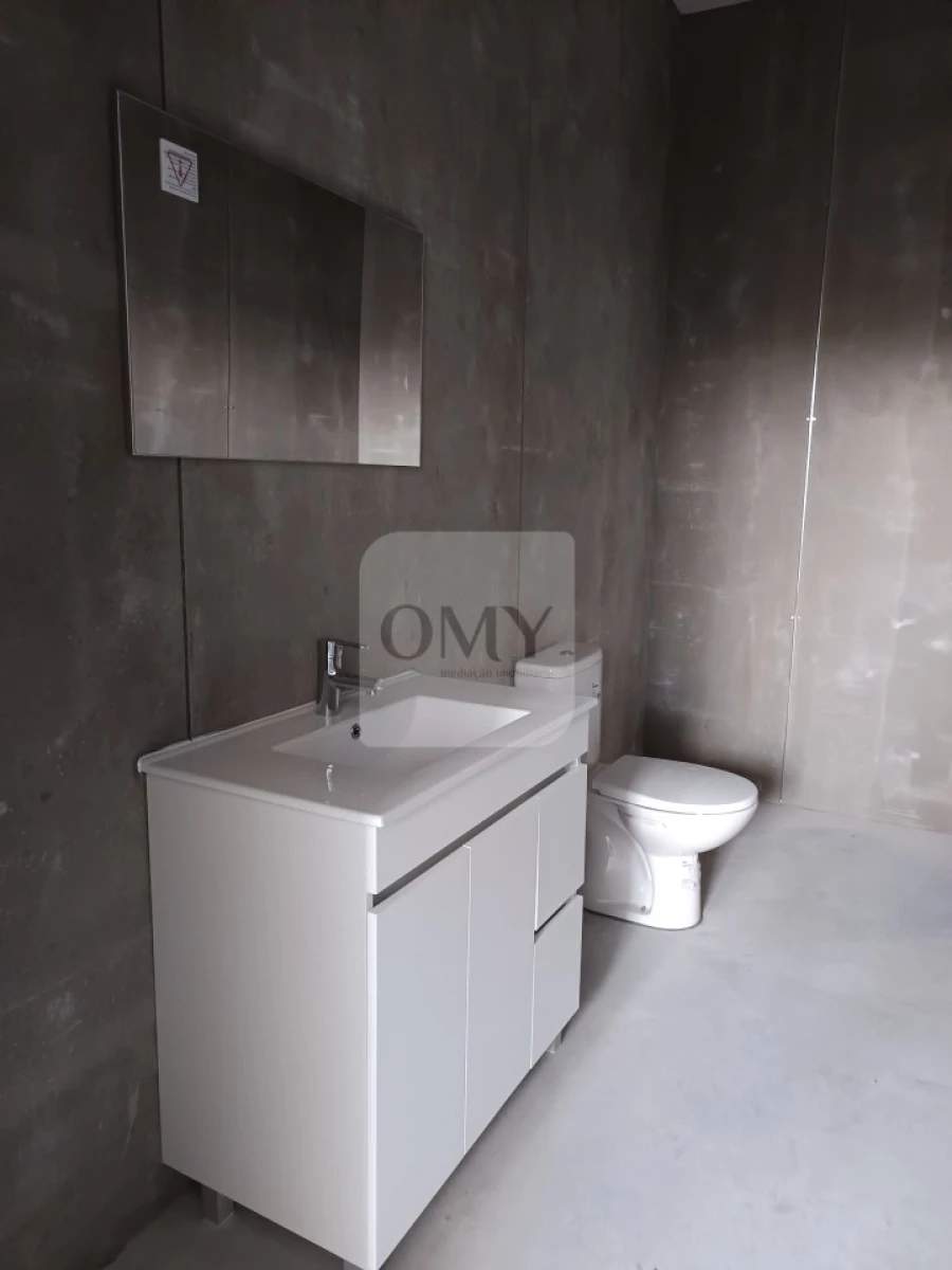 Armazém para Arrendamento em Constantim e Vale de Nogueiras Foto 8