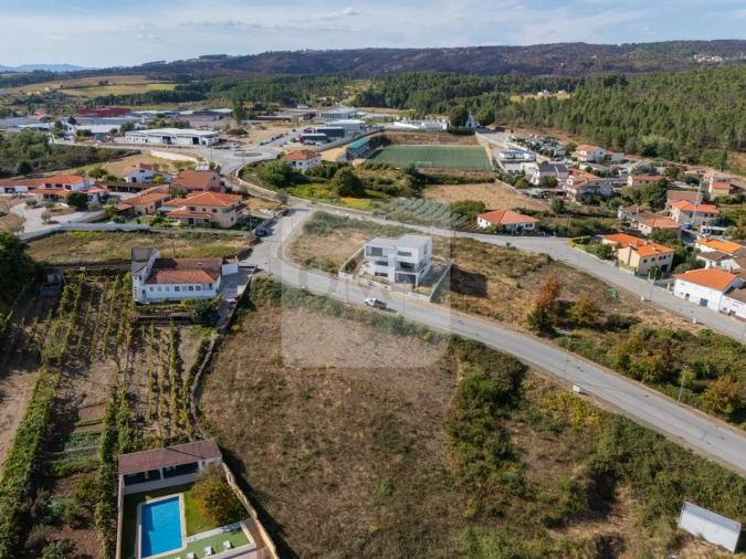 Terreno para Venda em Sabrosa Foto 2