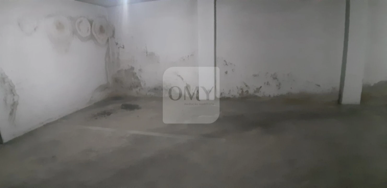 Garagem para Venda em Nossa Senhora da Conceição, São Pedro e São Dinis Foto 8