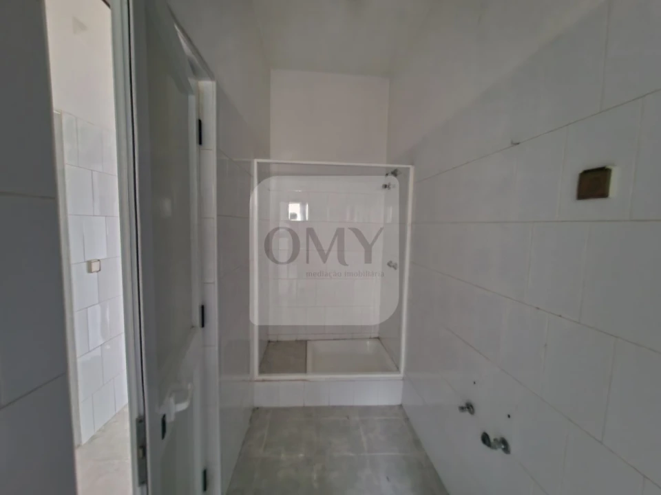 Loja para Venda em Sanfins do Douro Foto 9