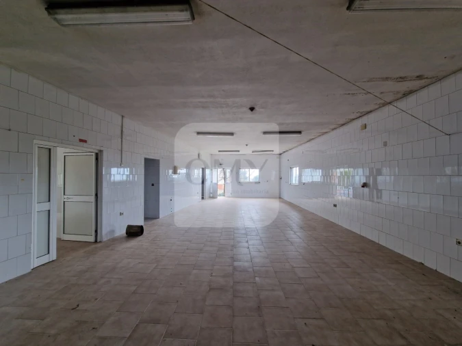 Loja para Venda em Sanfins do Douro Foto 1