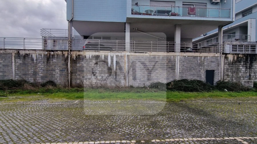 Armazém para Venda em Murça