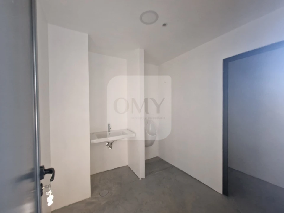 Loja para Arrendamento em Constantim e Vale de Nogueiras Foto 12