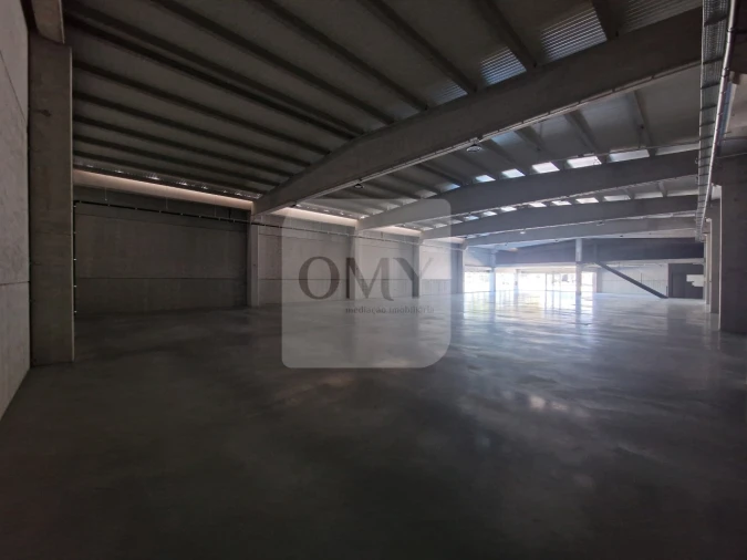 Loja para Arrendamento em Constantim e Vale de Nogueiras Foto 4