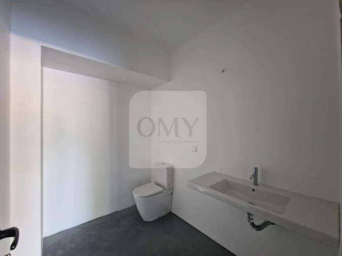 Loja para Arrendamento em Constantim e Vale de Nogueiras Foto 8