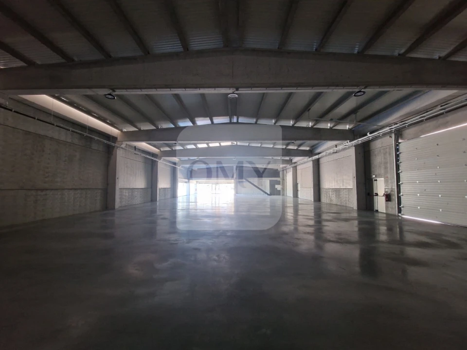 Armazém para Arrendamento em Constantim e Vale de Nogueiras Foto 10