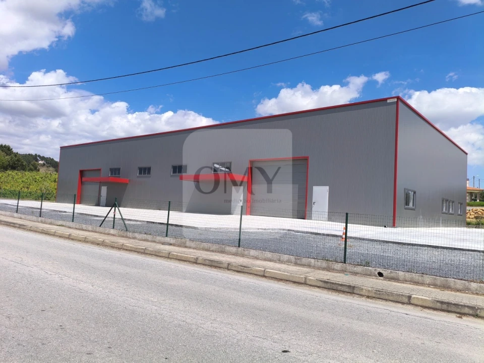 Armazém para Arrendamento em Constantim e Vale de Nogueiras Foto 11