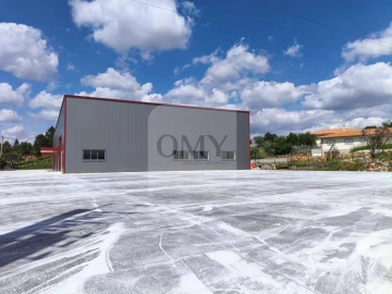 Armazém para Arrendamento em Constantim e Vale de Nogueiras
