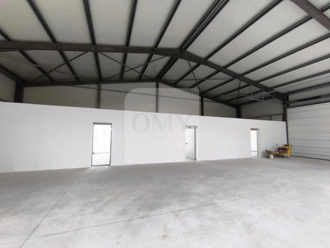 Armazém para Arrendamento em Constantim e Vale de Nogueiras Foto 2