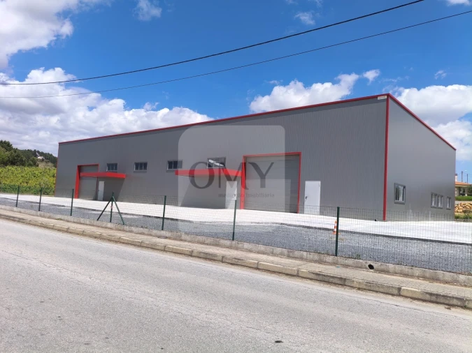 Armazém para Arrendamento em Constantim e Vale de Nogueiras Foto 11