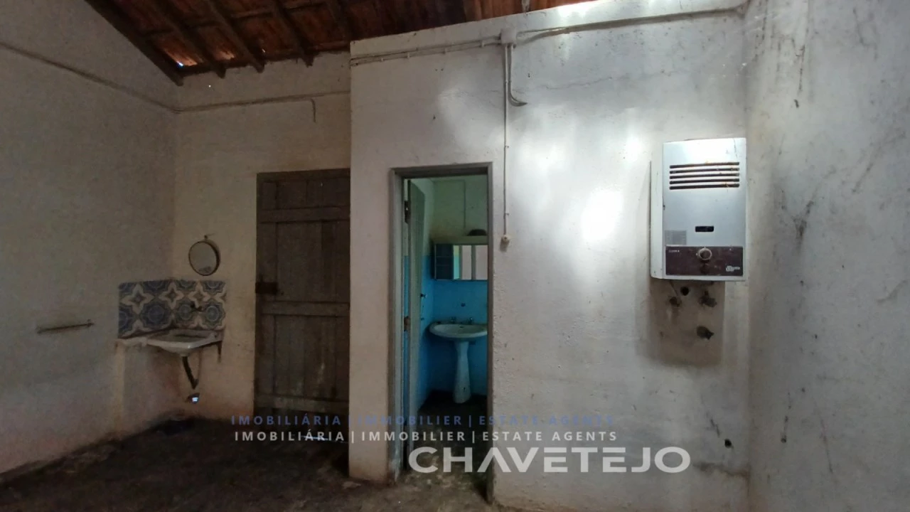 Moradia T3 para Venda em Casais e Alviobeira Foto 30