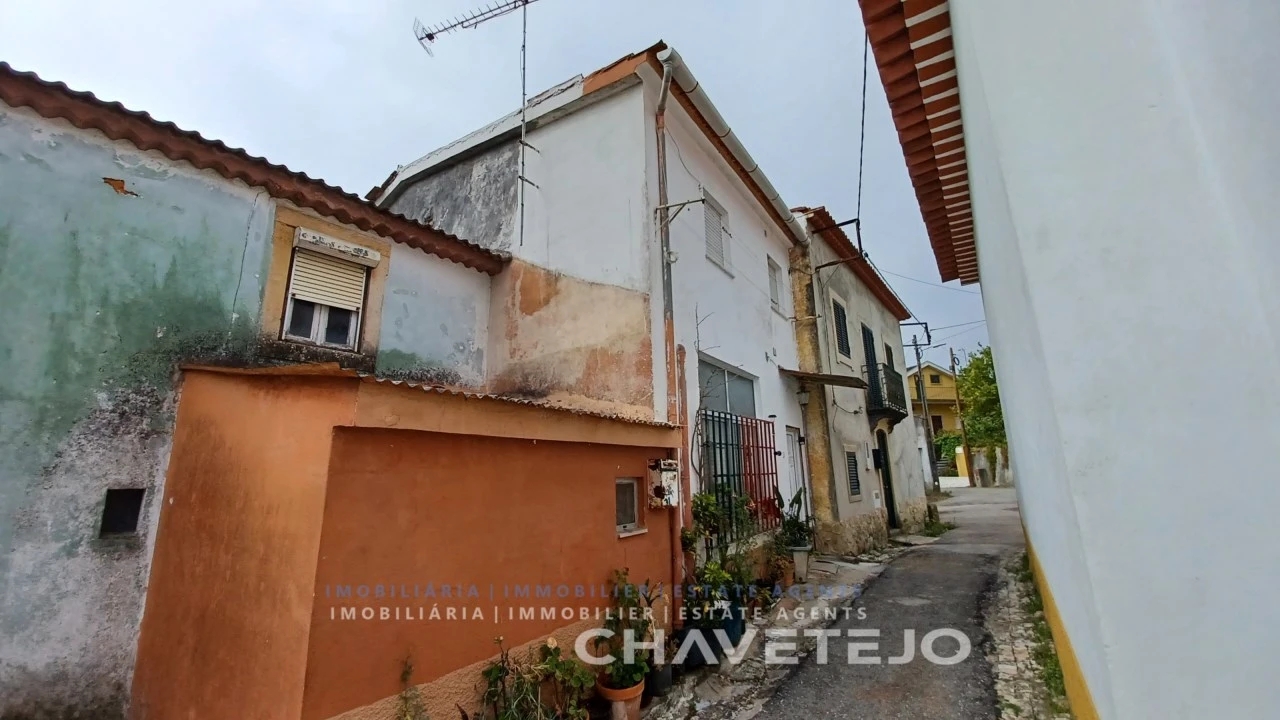 Moradia T1 para Venda em Além da Ribeira e Pedreira Foto 2