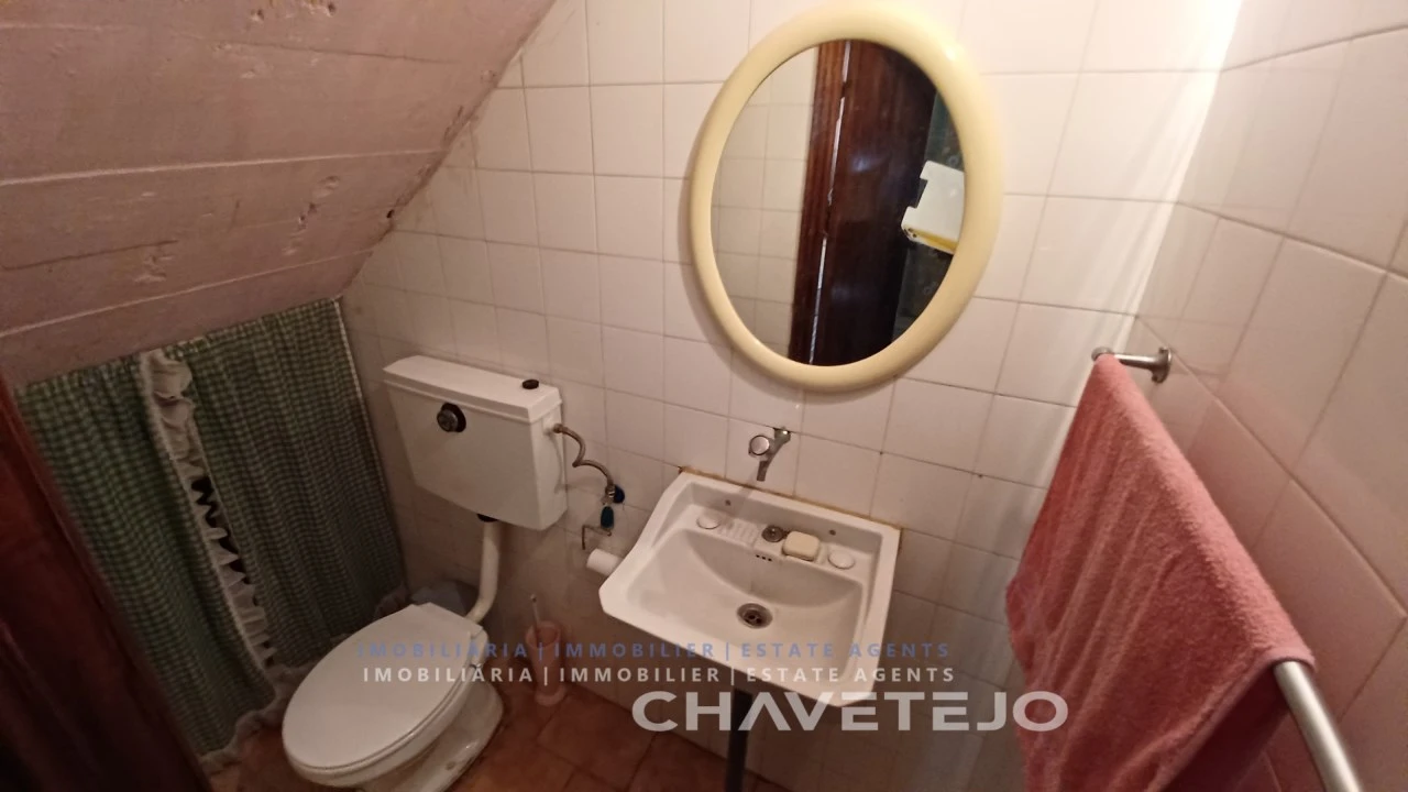 Moradia T1 para Venda em Além da Ribeira e Pedreira Foto 6