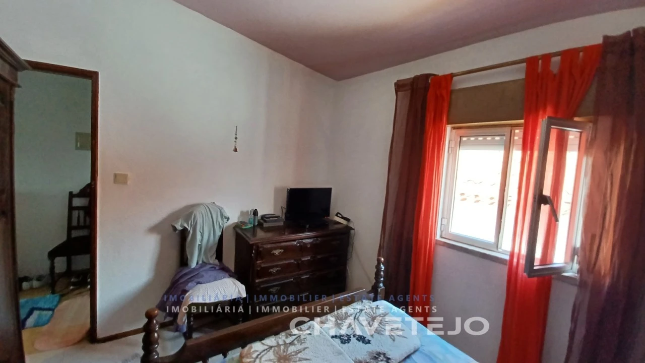 Moradia T1 para Venda em Além da Ribeira e Pedreira Foto 8