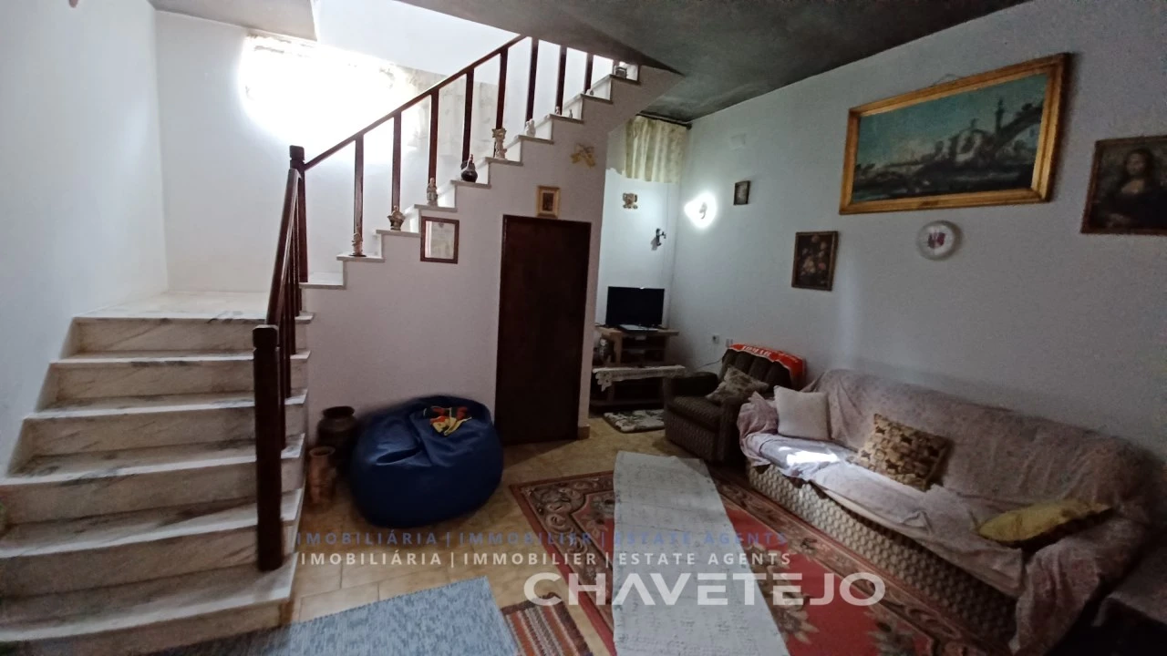 Moradia T1 para Venda em Além da Ribeira e Pedreira Foto 13