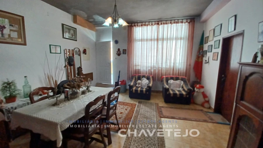 Moradia T1 para Venda em Além da Ribeira e Pedreira Foto 3