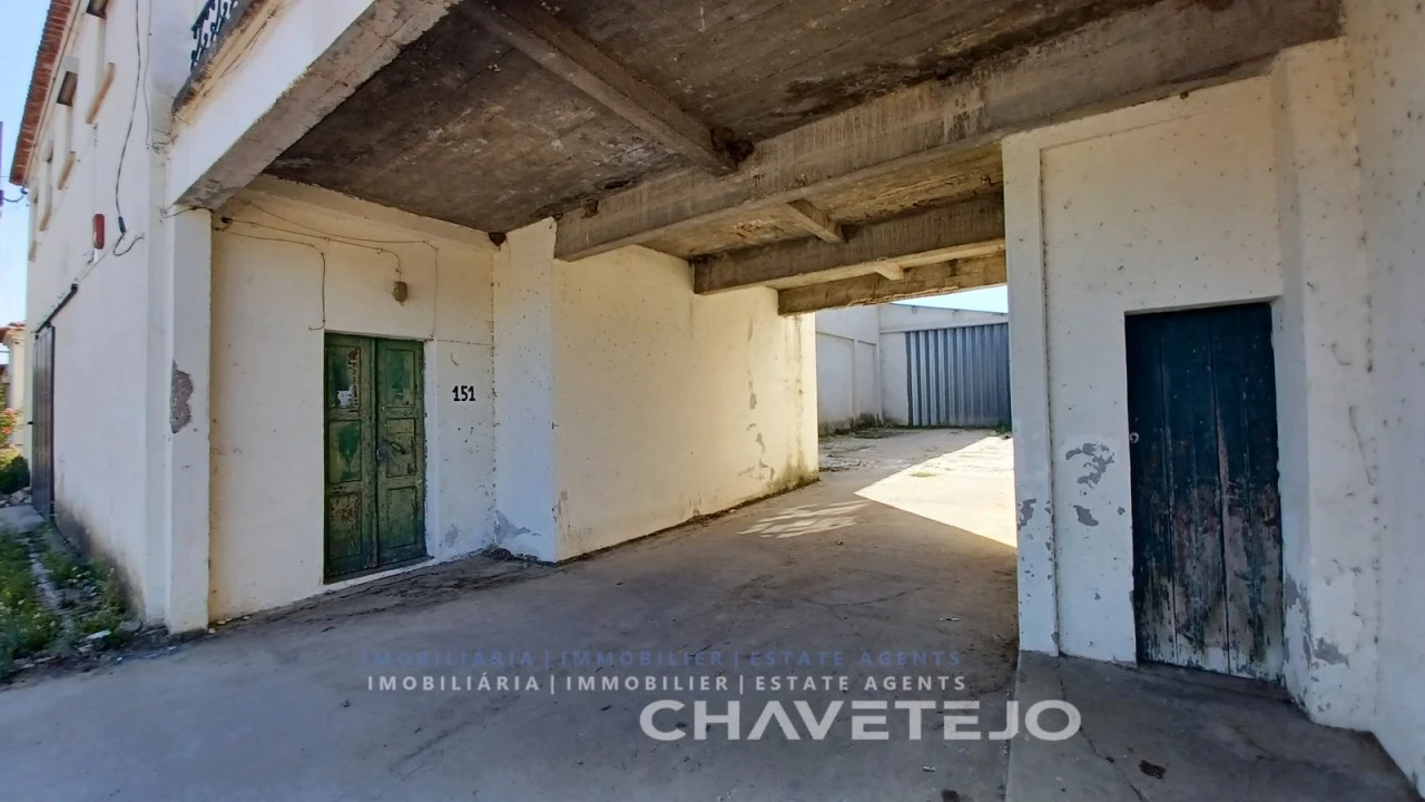 Prédio para Venda em São João Baptista e Santa Maria dos Olivais Foto 4