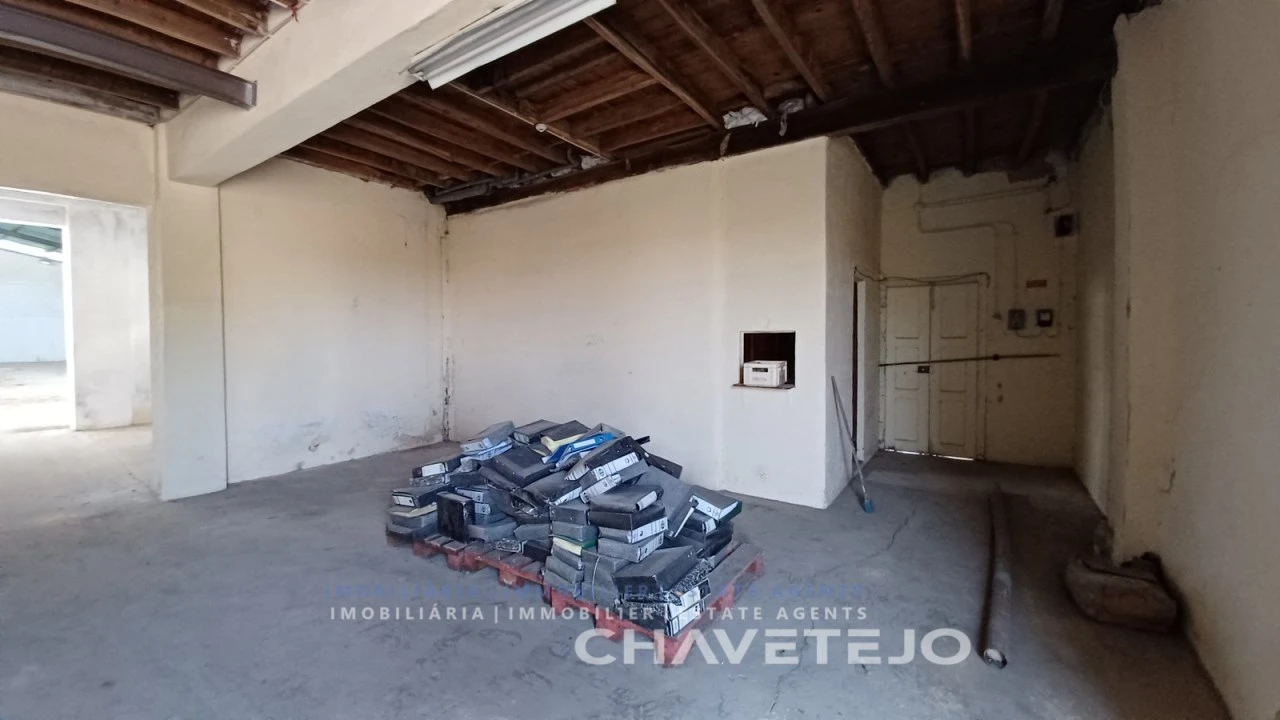 Prédio para Venda em São João Baptista e Santa Maria dos Olivais Foto 6