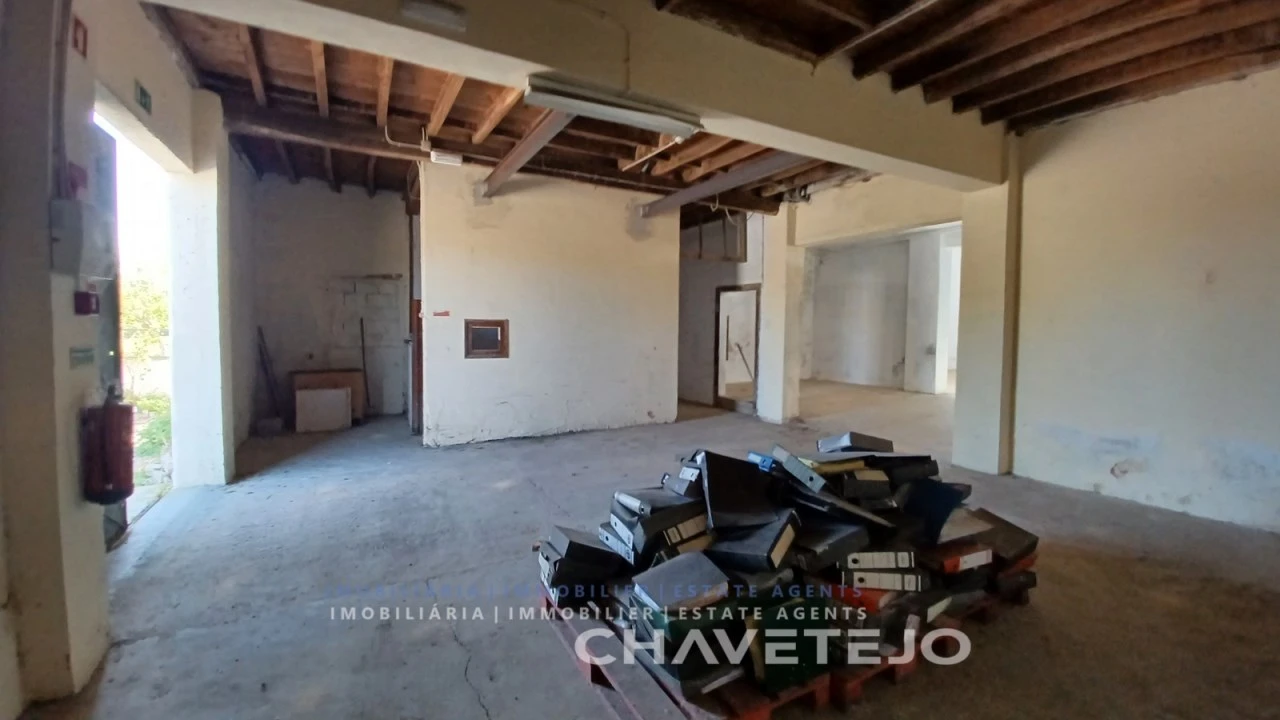 Prédio para Venda em São João Baptista e Santa Maria dos Olivais Foto 8