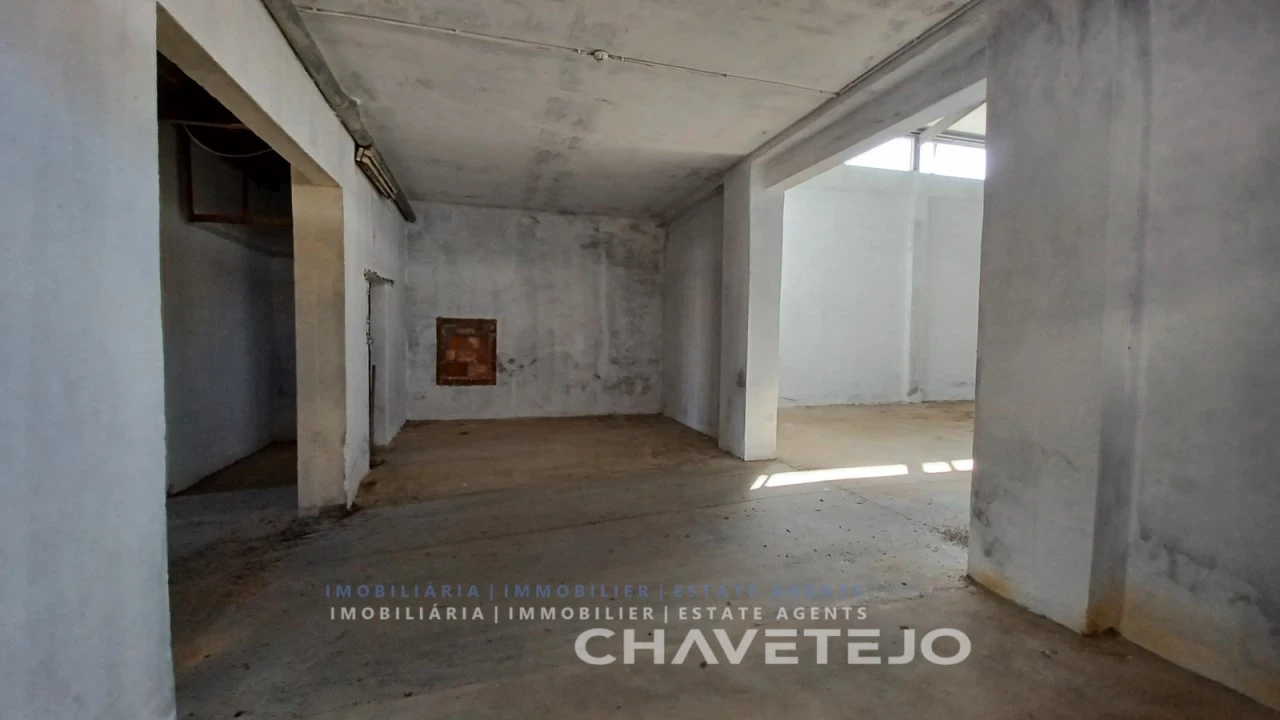 Prédio para Venda em São João Baptista e Santa Maria dos Olivais Foto 10