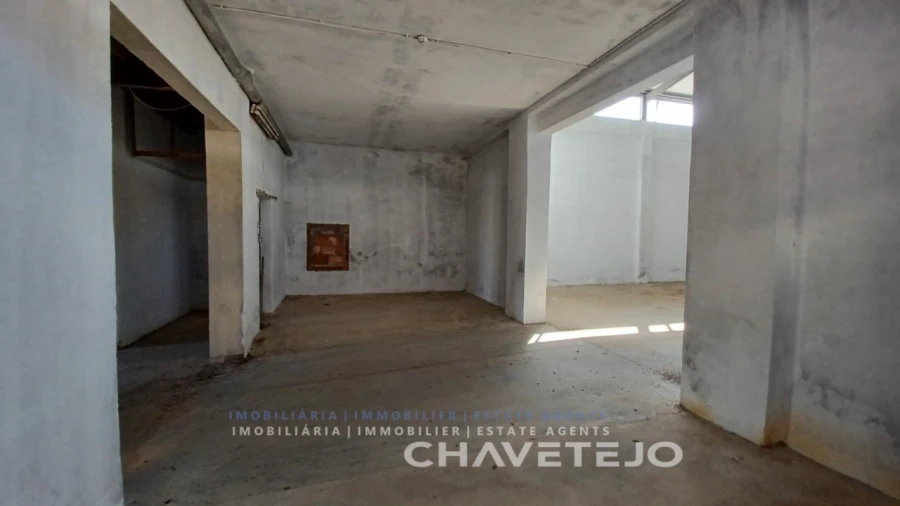 Prédio para Venda em São João Baptista e Santa Maria dos Olivais Foto 10