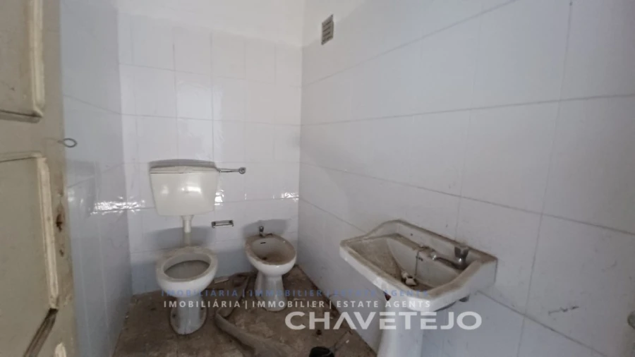 Prédio para Venda em São João Baptista e Santa Maria dos Olivais Foto 13