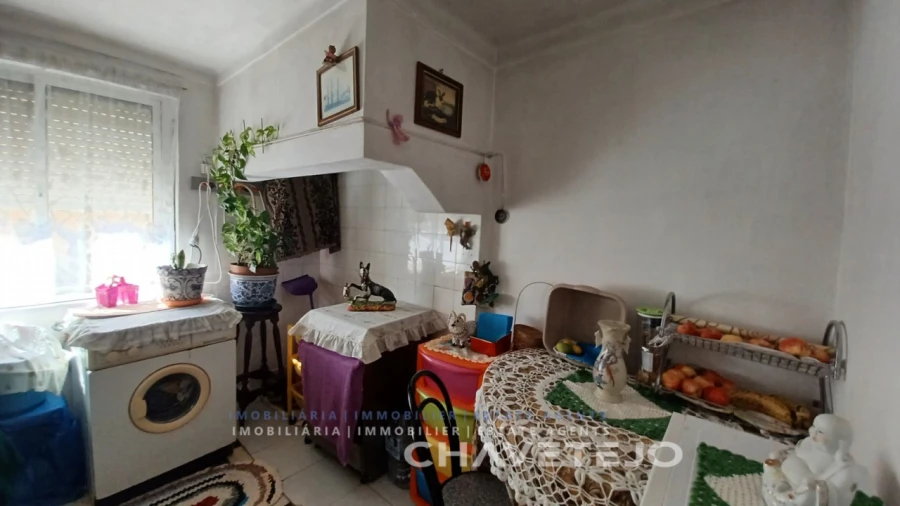 Prédio para Venda em São João Baptista e Santa Maria dos Olivais Foto 37