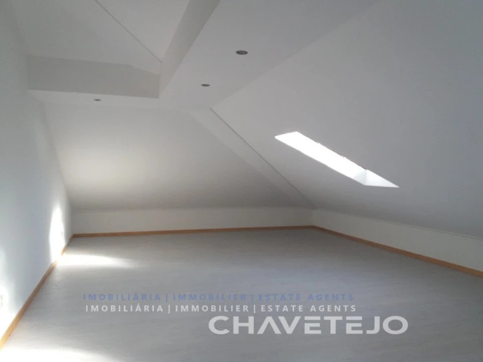 Prédio para Venda em São João Baptista e Santa Maria dos Olivais Foto 9