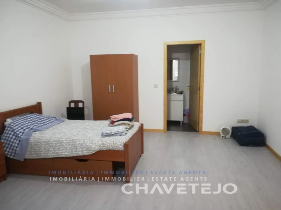 Prédio para Venda em São João Baptista e Santa Maria dos Olivais Foto 14