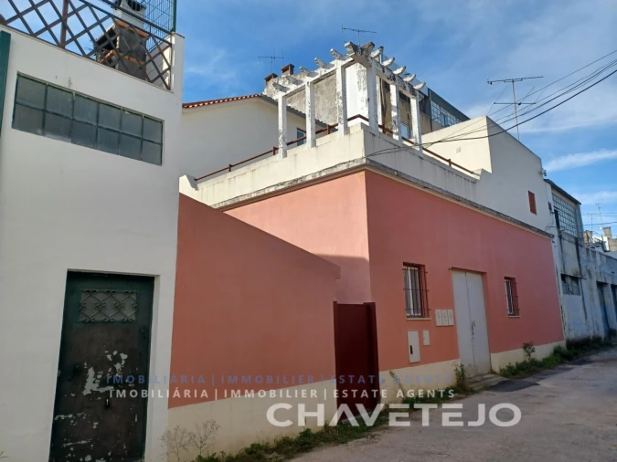Prédio para Venda em São João Baptista e Santa Maria dos Olivais Foto 3