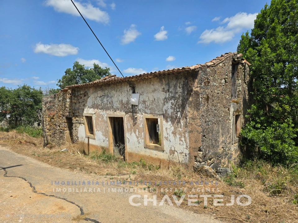 Moradia T2 para Venda em Areias e Pias Foto 1