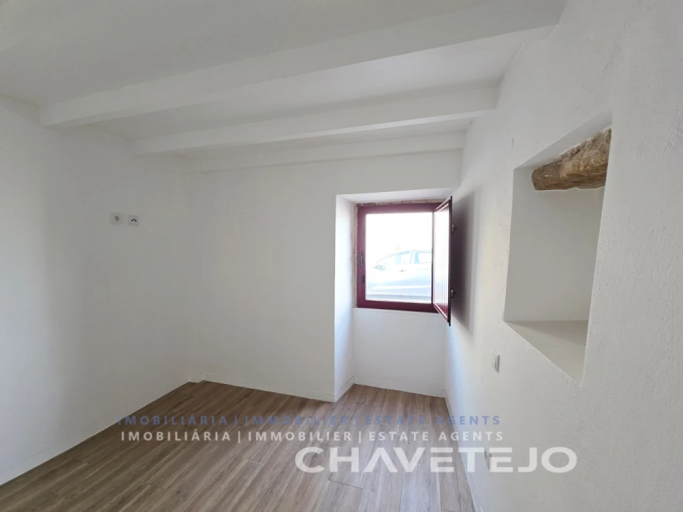 Moradia T2 para Venda em Carregueiros Foto 5